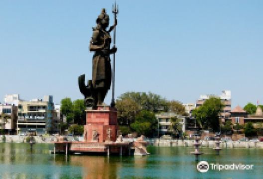 Sursagar Lake景点图片
