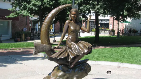 Bewitched Statue of Elizabeth Montgomery