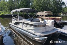 Beach House Boat Rentals景点图片