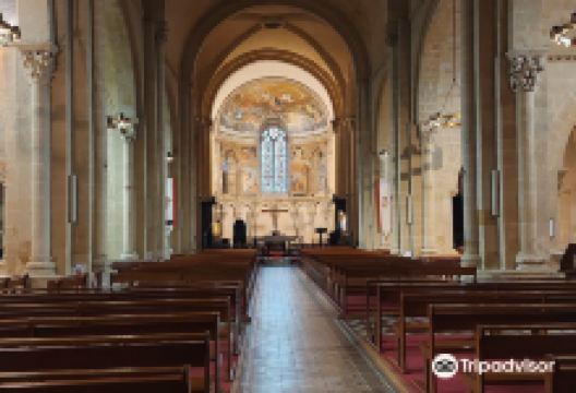 Lescar Cathedral景点图片