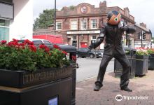 Frank Sidebottom Statue景点图片
