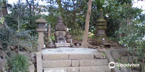 源実朝公御首塚