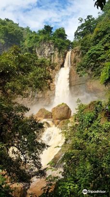 Curug Cimarinjung-贝鲁诺省