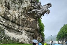 Statue Saint George Is Coming Out Off The Rock景点图片