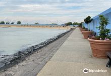 Thorney Bay Beach景点图片