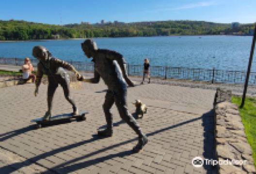 Sculpture of Skateboarders景点图片