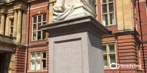 Queen Victoria Statue