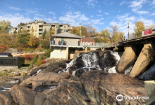 Bracebridge Falls景点图片