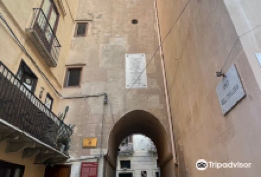 Porta Oscura e Torre Dell'orologio景点图片