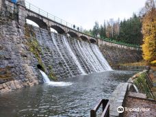 Dam on Lomnica-卡尔帕奇