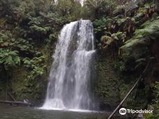 Beauchamp Falls-海尔布隆