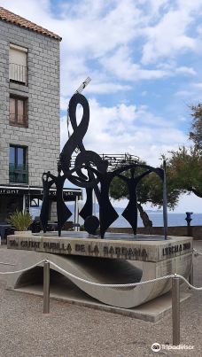 Monument a la 50a Ciutat pubilla de la sardana-巴塞罗那赫罗那