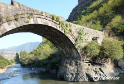 Sanahin Bridge景点图片