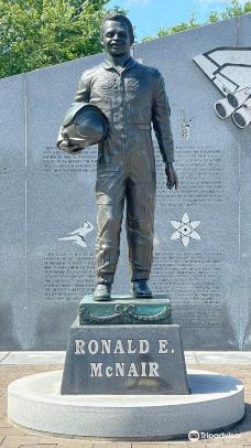 Dr. Ronald E. McNair Memorial Park-莱克城