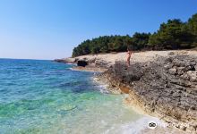 Njive Beach景点图片