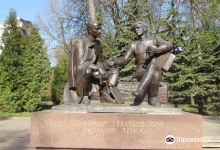 Monument to Aleksandr Tvardovskiy and Vasiliy Tyorkin景点图片