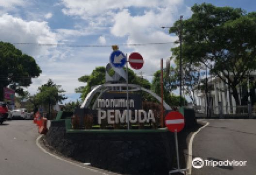 Youth Monument景点图片