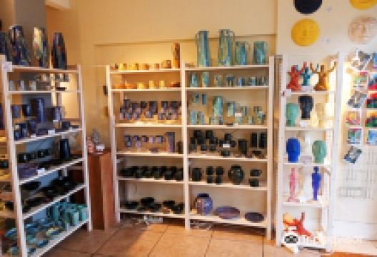 Ama Menec Sculpture景点图片