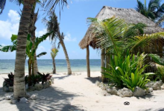 Maya Chan Beach景点图片