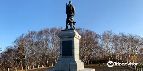 雪中行軍遭難記念像