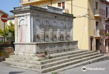Fontana Delle Cinque Cannelle景点图片