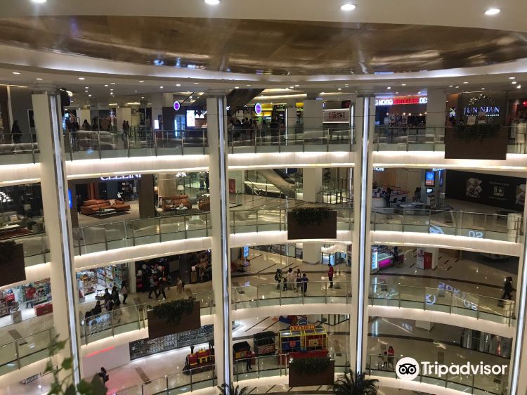 Pluit (Strategic location, family-friendly attractions)