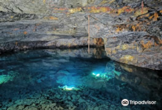 Carnglaze Caverns景点图片
