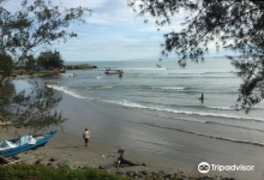 Tapak Paderi Beach景点图片