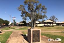Glen McGrath Statue景点图片