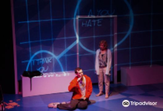 Players by the Sea景点图片