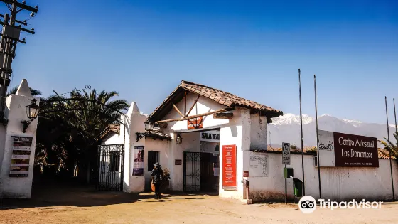 Centro Artesanal Pueblito Los Dominicos
