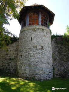 里派城堡-托农莱班