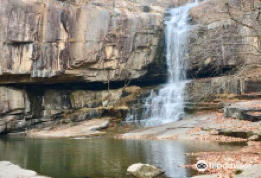 漱玉瀑布景点图片