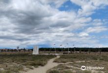 Le Mémorial des 3 Colonnes景点图片