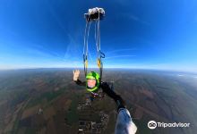 UK Parachuting景点图片