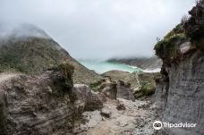 Laguna Verde Volcan Azufral-圣塔克鲁斯