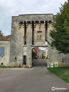 奥泽兰河畔弗拉维尼-奥泽兰河畔弗拉维尼