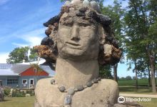 Laithwaite Apple Park Statues景点图片