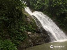 Biausevu Waterfall-维提岛