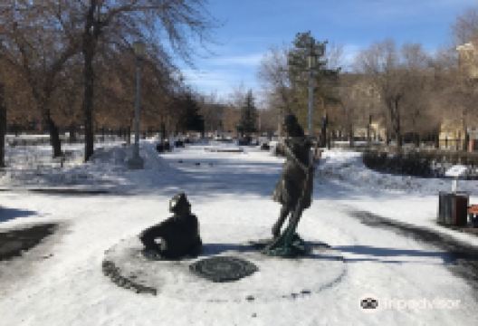 Monument to Street Cleaner and Plumber景点图片