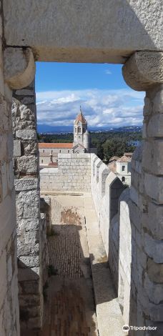 Le Monastere Fortifie-戛纳