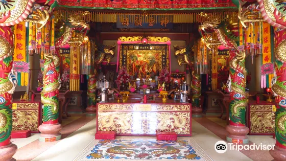 Chao Por Chao Mae Na Pha Shrine