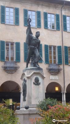 Monumento Al Garibaldino-瓦雷泽