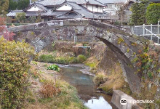 Monzen River Megane Bridge景点图片
