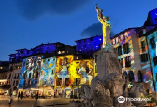 Fontana di Piazza XIII Martiri di Lovere景点图片