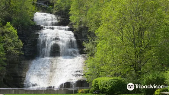 She-Qua-Ga Falls