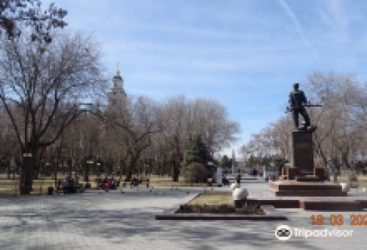 Monument Rabochiy S Vintovkoi景点图片