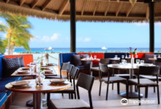 Renaissance Island景点图片