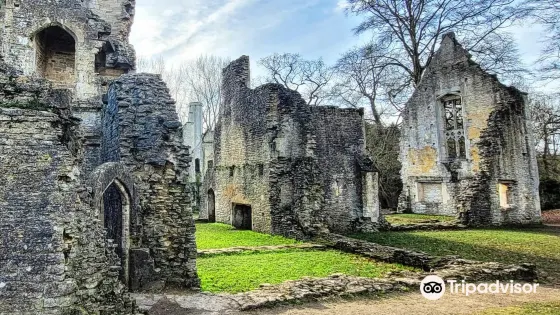 Minster Lovell Hall & Dovecote