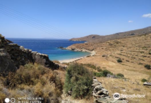 Apigania Beach景点图片